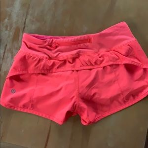 Lululemon - Speed up short - size 2